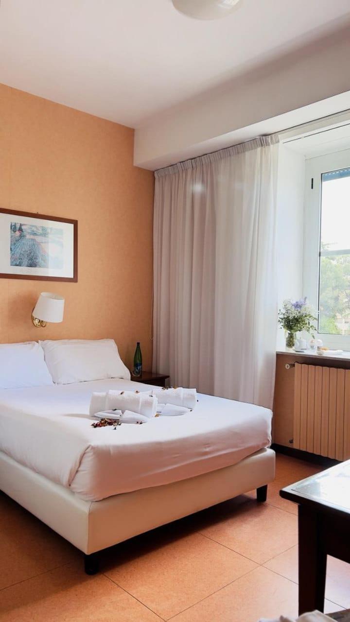 Villa Eur Parco Dei Pini Рим Номер фото